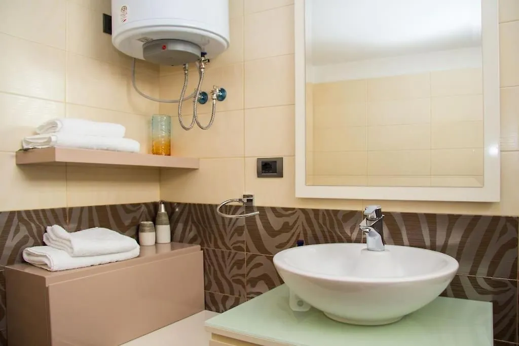 Exclusive Apartment تيرانا