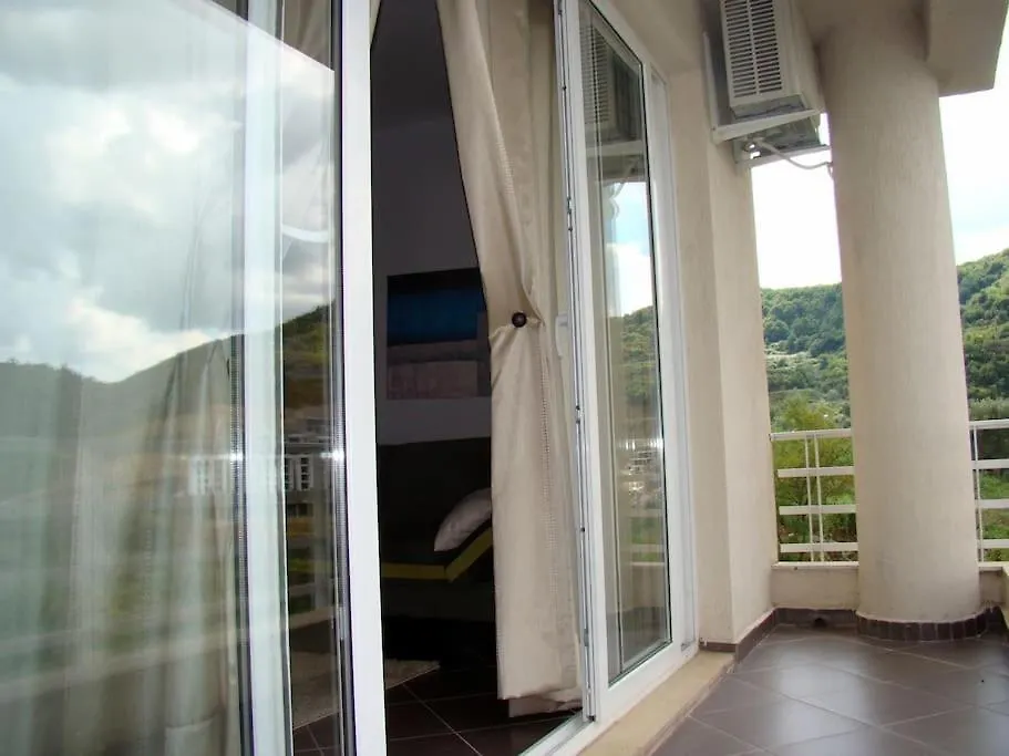 Exclusive Apartment تيرانا