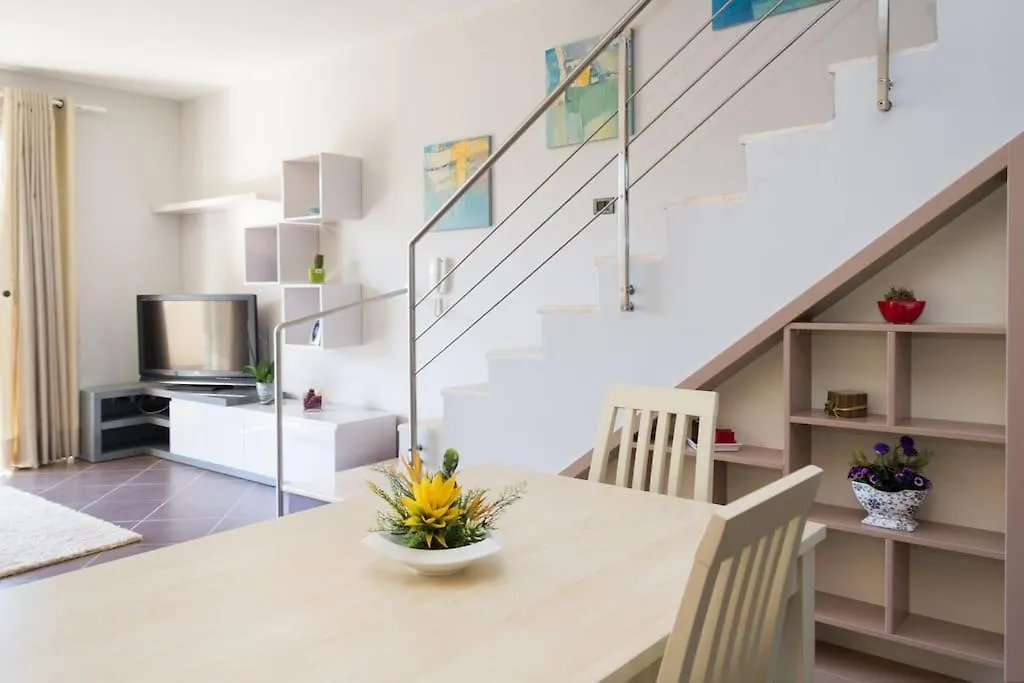 Exclusive Apartment تيرانا