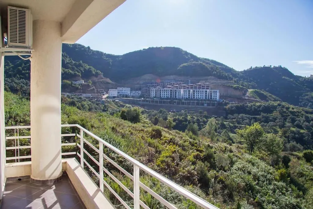 Exclusive Apartment تيرانا 0*,