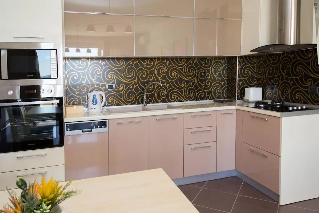 Exclusive Apartment تيرانا