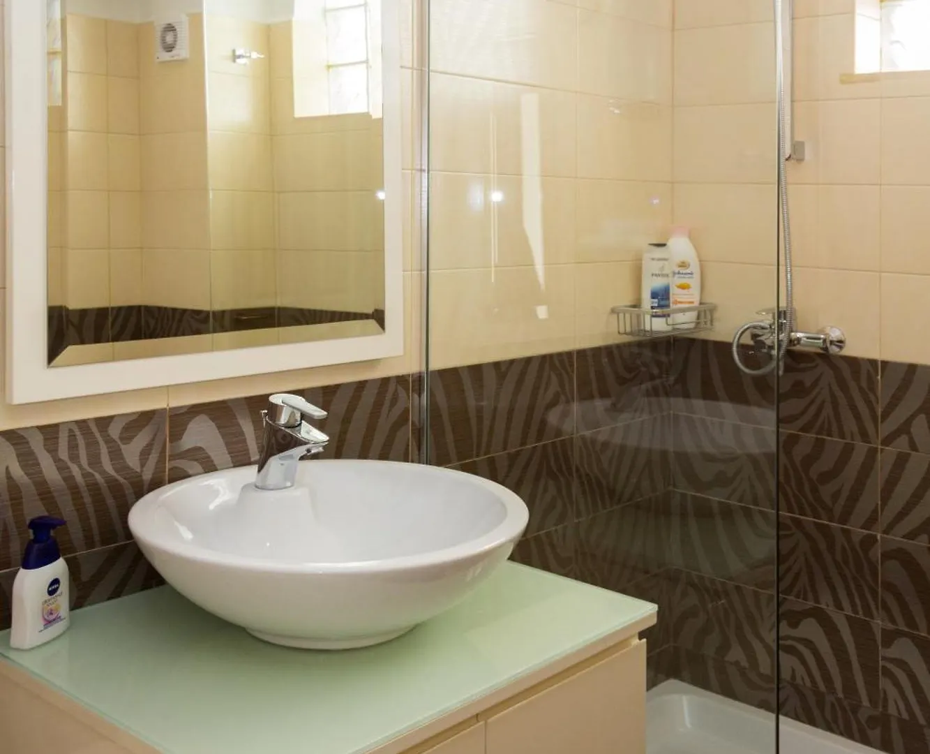 Exclusive Apartment تيرانا